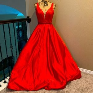 Sherry I Hill gown